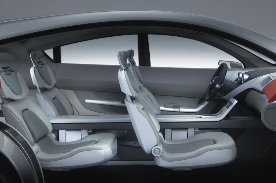 Интерьер Nissan Qashqai Concept 2004 года  (фото 10 из 22)